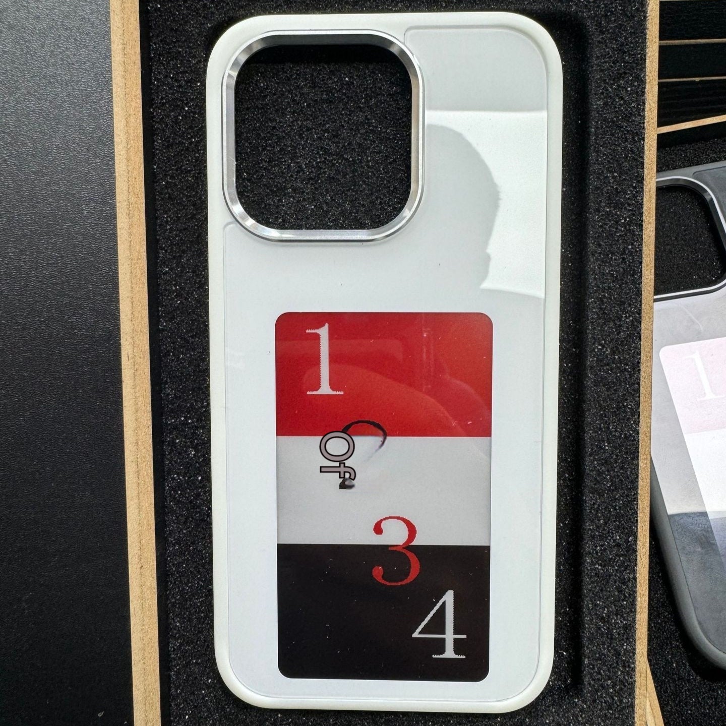 Luxury E-Ink Phone Case with Unlimited Screen Projection – No Battery Needed
