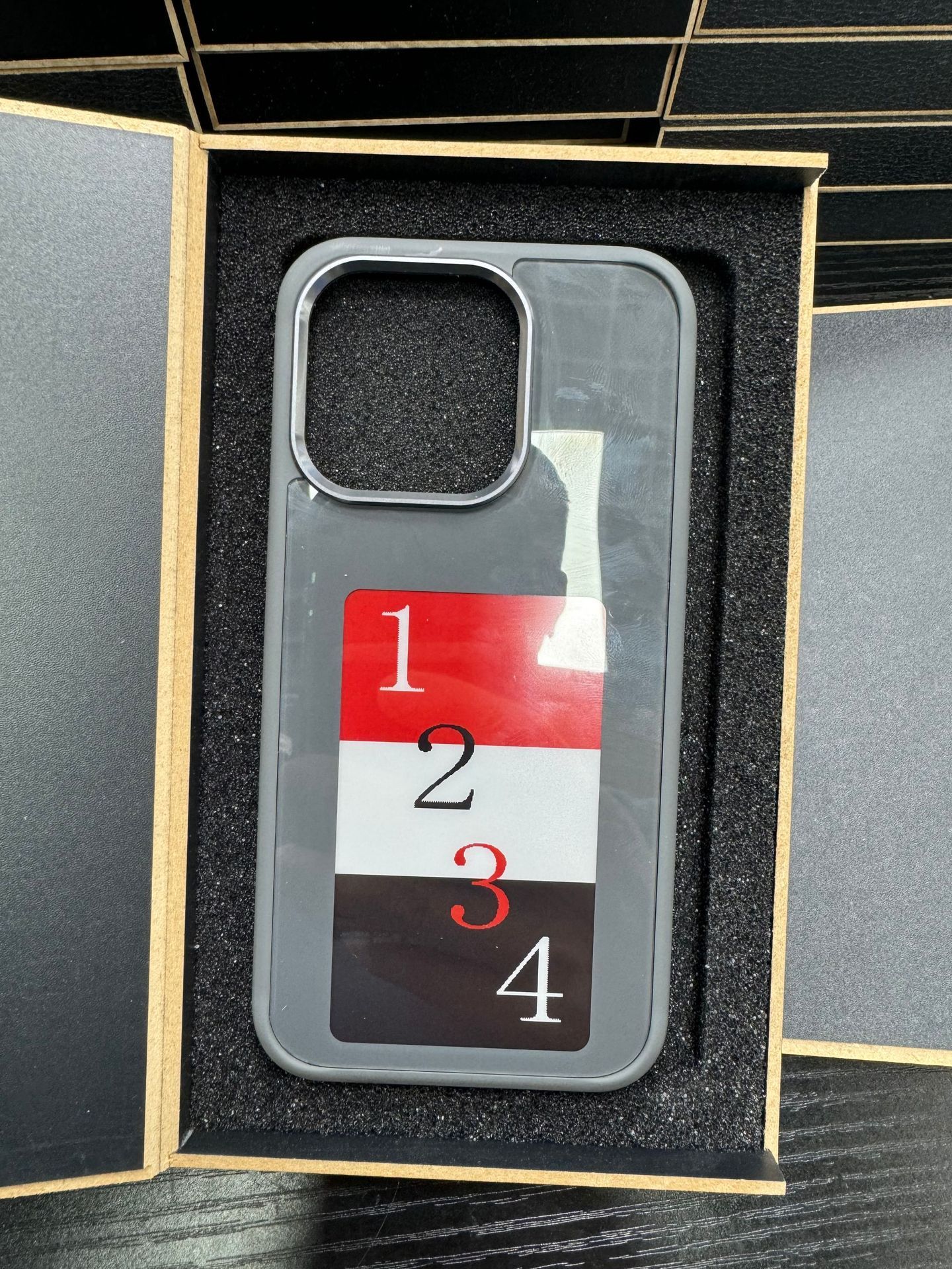 Luxury E-Ink Phone Case with Unlimited Screen Projection – No Battery Needed