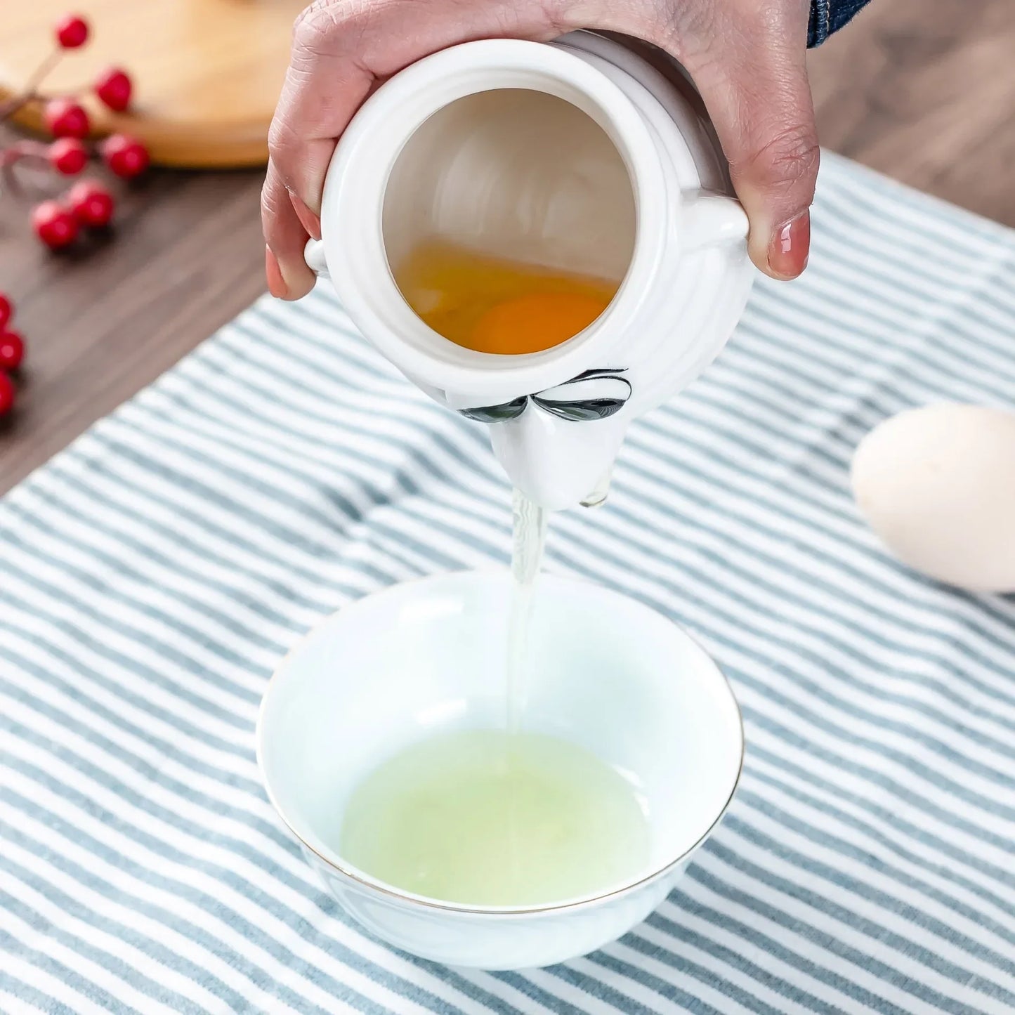 White Separation Tool – Ceramic Egg White Separator for Perfect Baking
